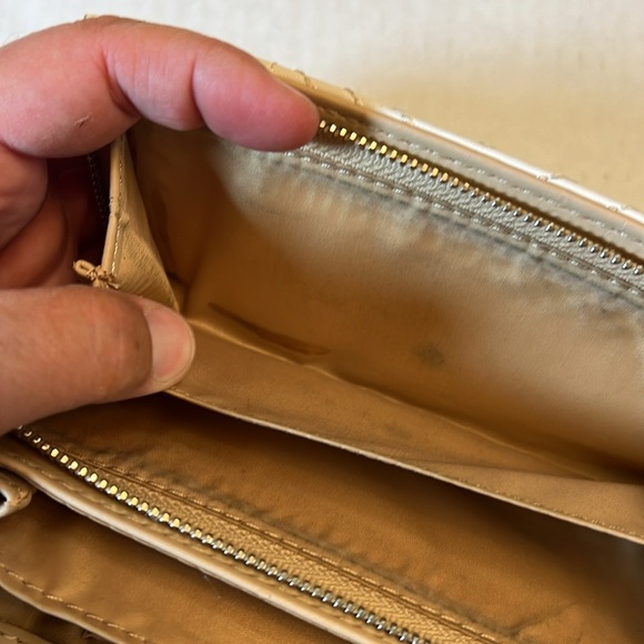 GUESS QUILTED WHITE WALLET - Picture 10 of 16